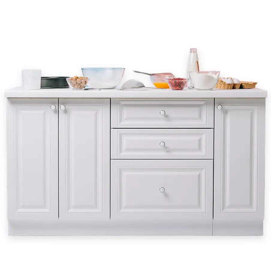 mueble de cocina con puertas y cajaones blanco con fruta harina y ingredientes para desayuno sobre el